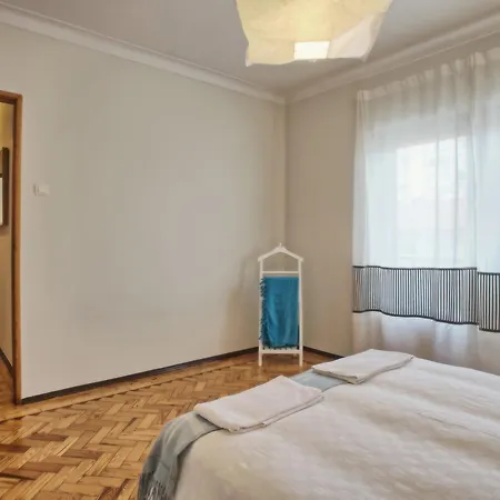 Apolonia 3e Five Bedrooms