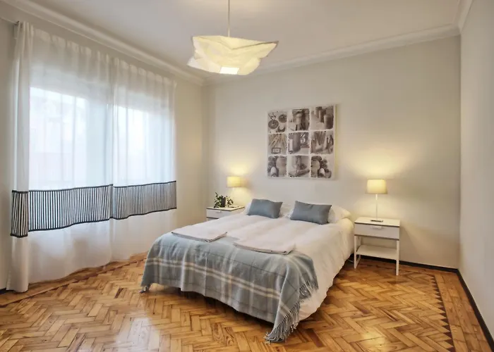 Apolonia 3e Five Bedrooms Апартаменти *