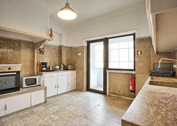 Apolonia 3e Five Bedrooms