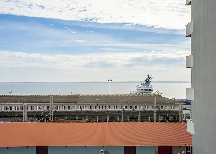 Apolonia 3e Five Bedrooms Апартаменти