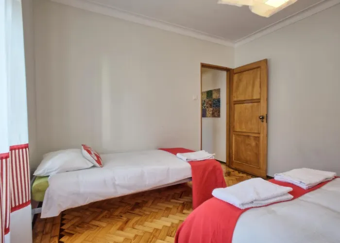 Apolonia 3e Five Bedrooms Апартаменти Лісабон