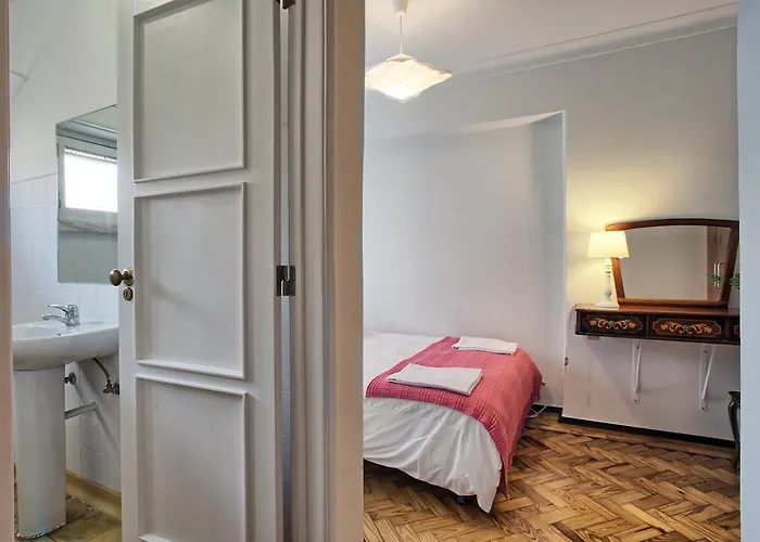 Apolonia 3e Five Bedrooms *