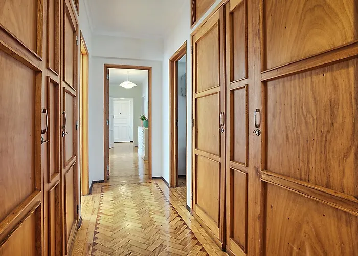 Apolonia 3e Five Bedrooms