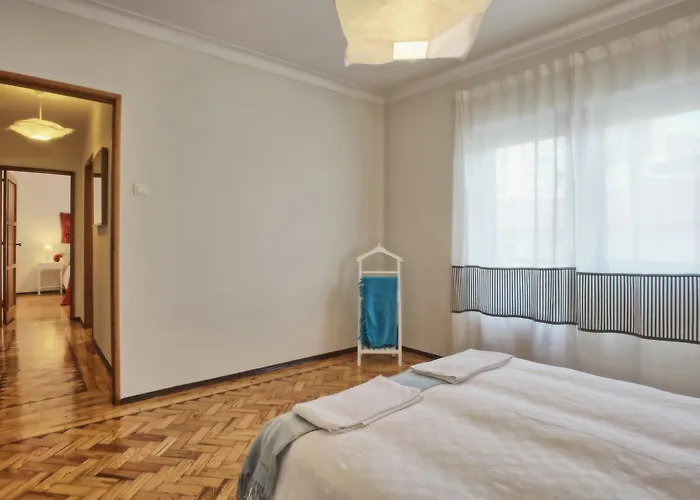 Apolonia 3e Five Bedrooms